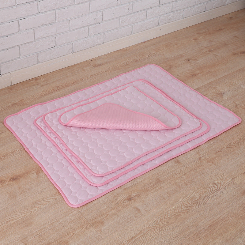Le Tapis Frais de Rocky – Parce que Suer en Été, C'est Pas Glamour 🐾❄️